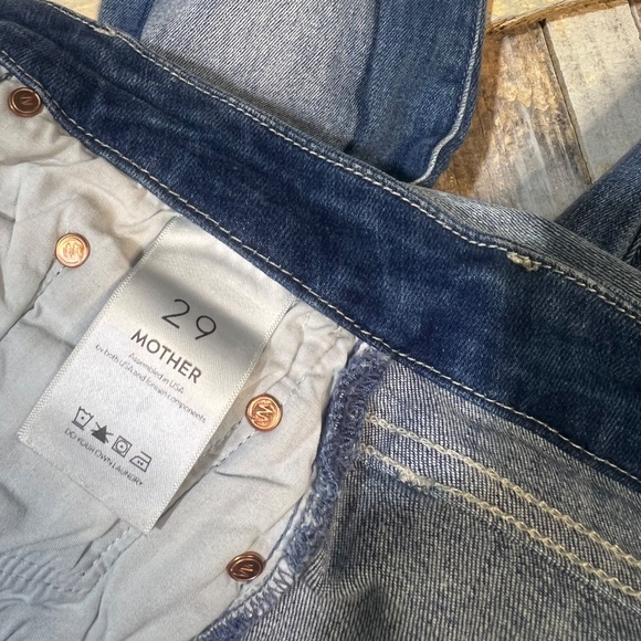 Distressed [Mother] Skinny <Looker Ankle Fray> Trashed Blue Jeans | 29 Medium 8 - Picture 5 of 16